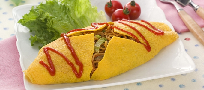 Omusoba (yakisoba wrapped in an omelet)
