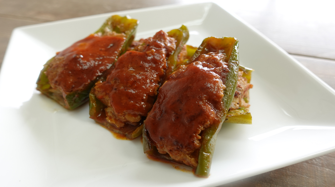 Bell peppers stuffed with simmered beef and pork