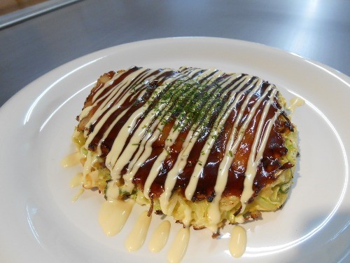 오코노미야키는 마요네즈를 뿌리는 법에 따라 맛이 달라져요!